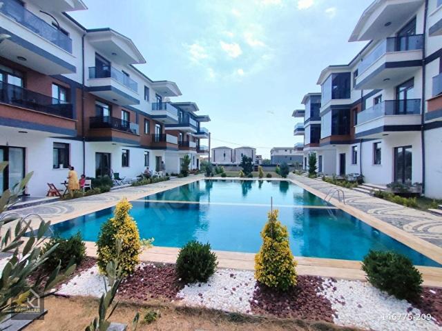 HAVUZLU SİTEDE BAHÇE KATI EŞYALI 1+1 DAİRE KARTALLAR'DAN.