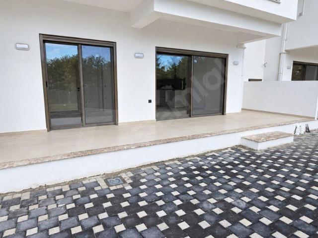 HAVUZLU SİTEDE BAHÇE KULLANIMLI GENİŞ ODALI 3+1 DAİRE