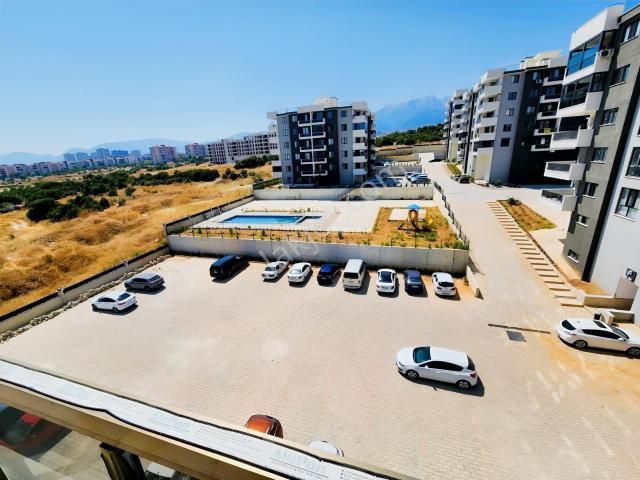 Havuzlu Site İçerisin De Beyan Sorunu Olmayan Satılık Geniş 3+1