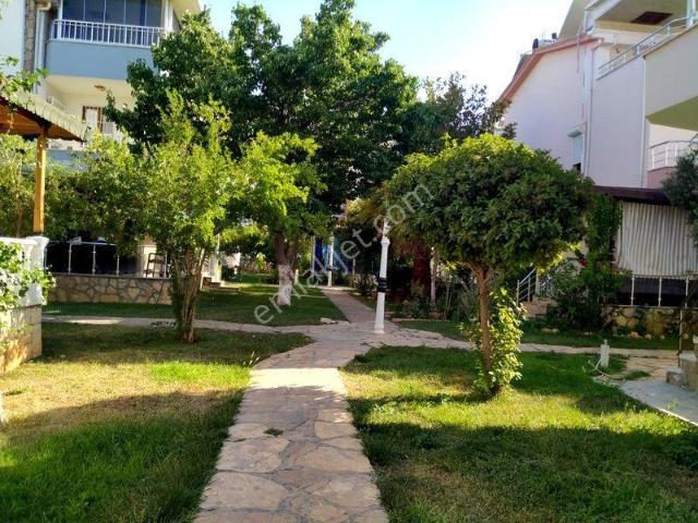 Havuzlu Site İçerisinde Triplex Villa