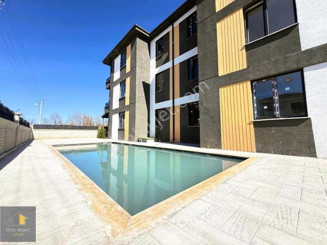 Havuzlu Site İçerisinde Eşyasız 2+1 Sıfır Daire