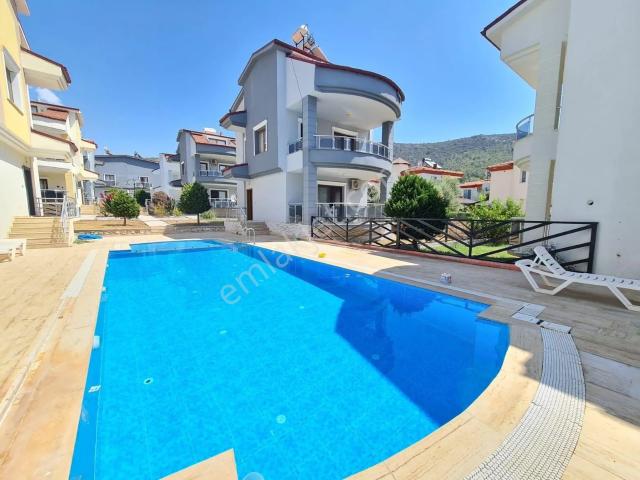 Havuzlu Site İçi Tam Müstakil Geniş Bahçeli Villa