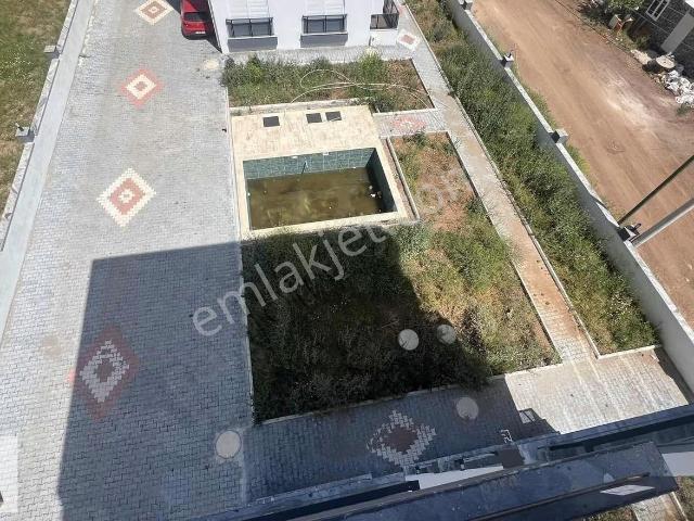 Havuzlu Site İçi 2+1 Büyüklüğünde Büyük Balkonlu 1+1