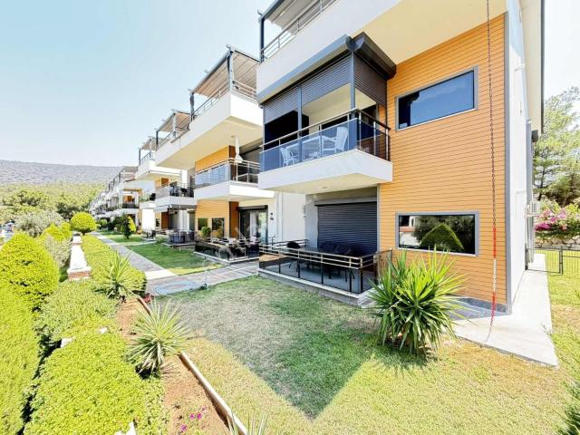 Havuzlu Site İçinde Eşyalı Bahçe Katı Satılık Köşe Daire