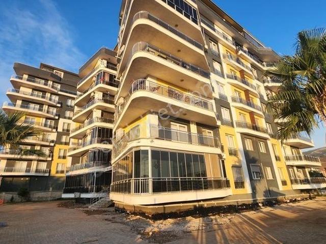 Havuzlu Site İçinde Satılık 3+1 Daire