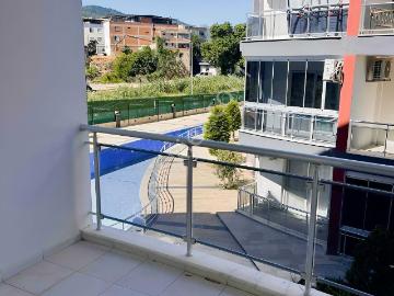 Havuzlu Site İçinde 2+1