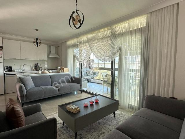 Havuzlu Sitede Bahçeli Masrafsız 2+1 Satılık Daire
