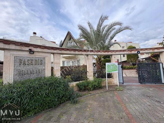 Havuzlu Sitede Deniz Manzaralı Villa