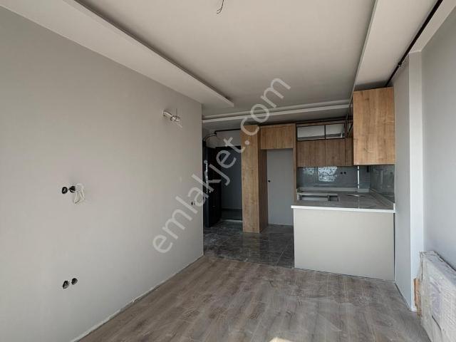 Havuzlu Site'de Gmk Bulvarına Yürüme Mesafesinde Kiralık 1+1