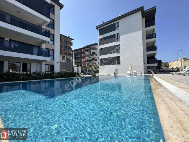 Havuzlu Sitede Kapalı Mutfaklı 2+1 Çok Geniş Daire