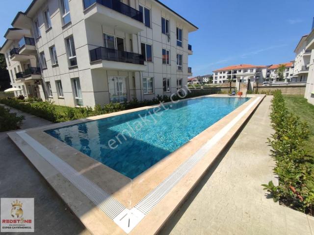 Havuzlu Sitede, Merkeze Yakın, 2+1 Köşe Ara Kat