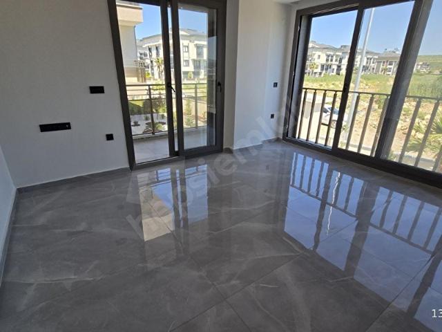 Havuzlu sitede Sıfır 2+1 daire