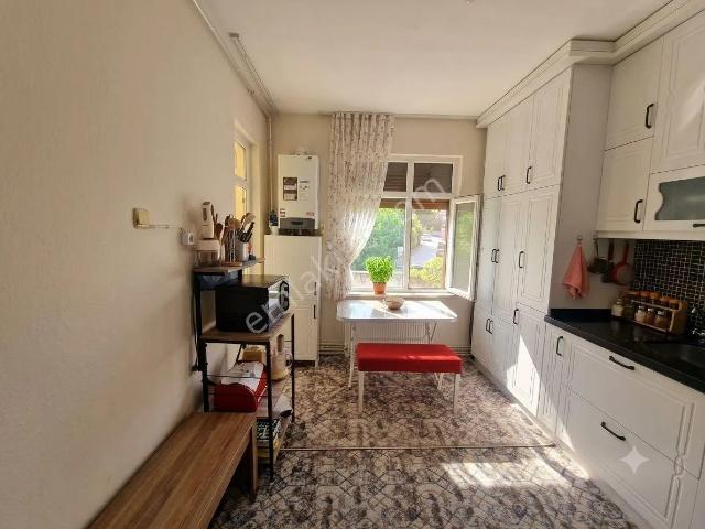 Hava Lojmanları Civarı Bakımlı Arakat 3+1 Satılık Daire