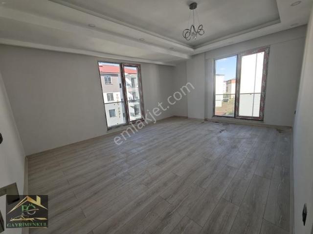 Havalimanı Yakınında, Güvenlikli Sitede Yaşama Hazır Konfrlu 2+1