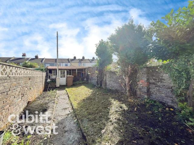 Havant Road Portsmouth PO2 3 bed terraced house to rent £1,400 pcm £323 pw
