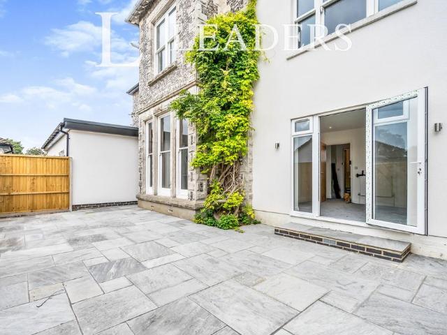 Havant Road, PO10 1 bed flat to rent £1,250 pcm £288 pw
