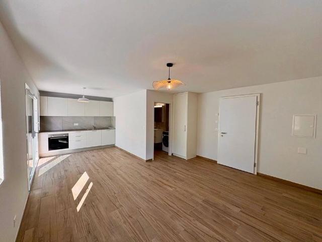 Have | Bright, modern studio with nice balcony