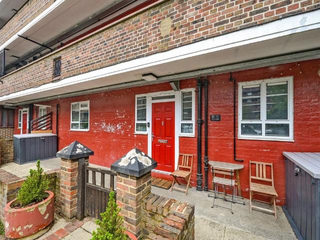 Havelock Close, Shepherds Bush W12, 3 bed flat to rent, £2,900 pcm | PrimeLocation
