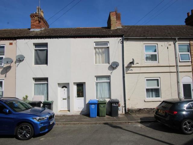 Havelock Street, Kettering. 2 bed terraced house to rent £800 pcm £185 pw