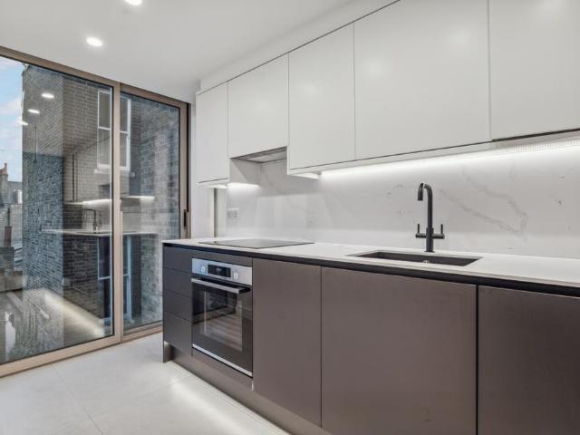 Haven Mews, Islington, London, N1 3 bed terraced house to rent £4,500 pcm £1,038 pw