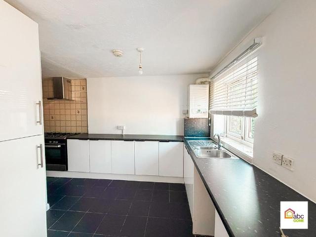 Havering Gardens, Romford 3 bed terraced house to rent £2,600 pcm £600 pw