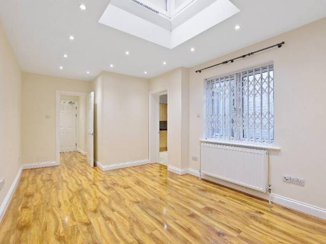 Haverstock Hill, Belsize Park, London NW3, 1 bed flat to rent, £2,037 pcm | PrimeLocation