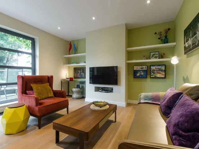 Haverstock Hill, Hampstead, London, NW3 2 bed flat to rent £4,000 pcm £923 pw