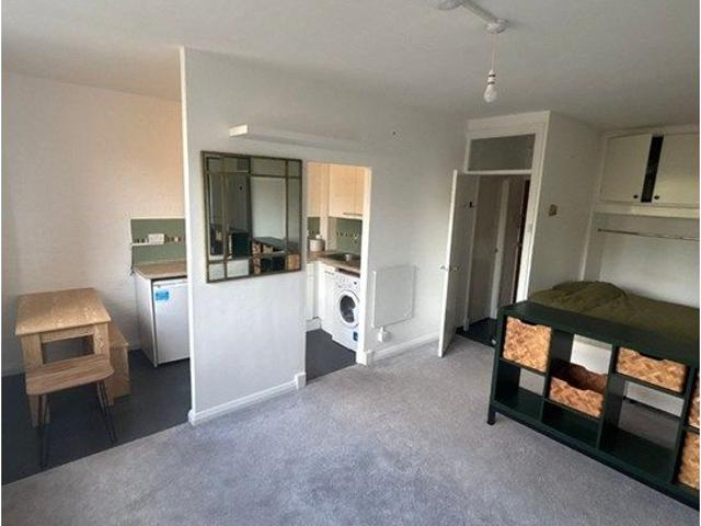 Haverstock Hill, London NW3, Studio to rent, £1,600 pcm | PrimeLocation