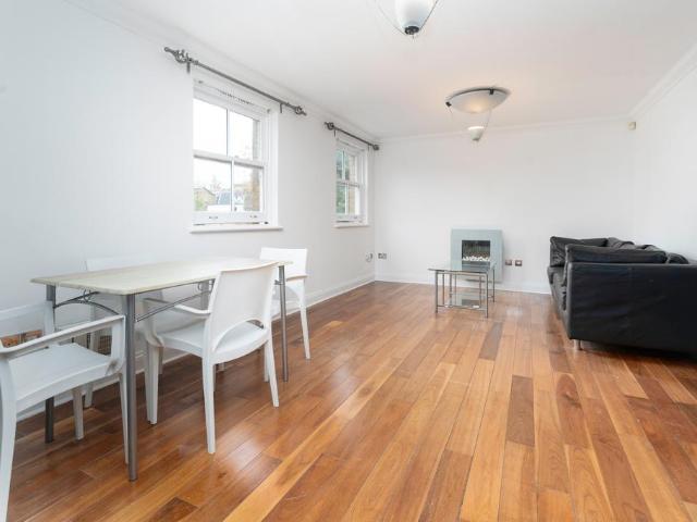 Haverstock Place, London, N1 2 bed apartment to rent £2,900 pcm £669 pw