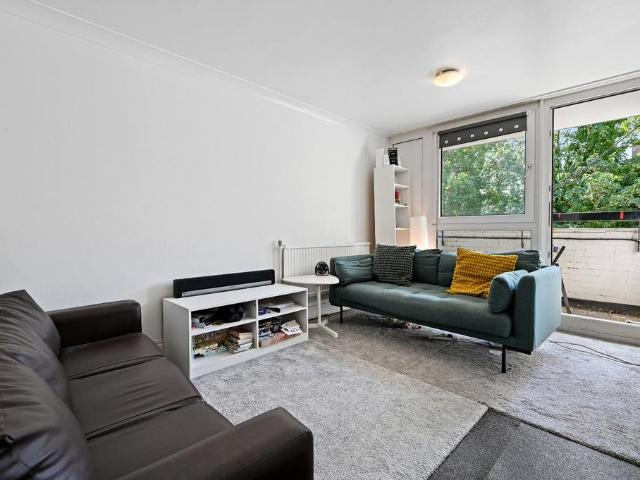 Haverstock Road, London, NW5 3 bed maisonette to rent £2,817 pcm £650 pw