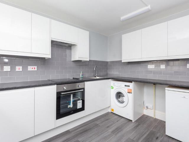 Haverstock Road, Wendling Haverstock. 3 bed flat to rent £3,250 pcm £750 pw