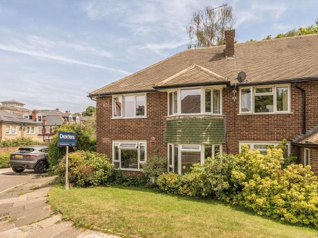 Haversham Close, Twickenham TW1 2 bed flat to rent £2,595 pcm £599 pw