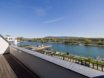 Exklusives Wohnen am Wasser mit Traumhaften Ausblick. BIS ZU 6M RAUMHÖHE / GROßZÜGIGER BADE STEG / REDUZIERTER PREIS!