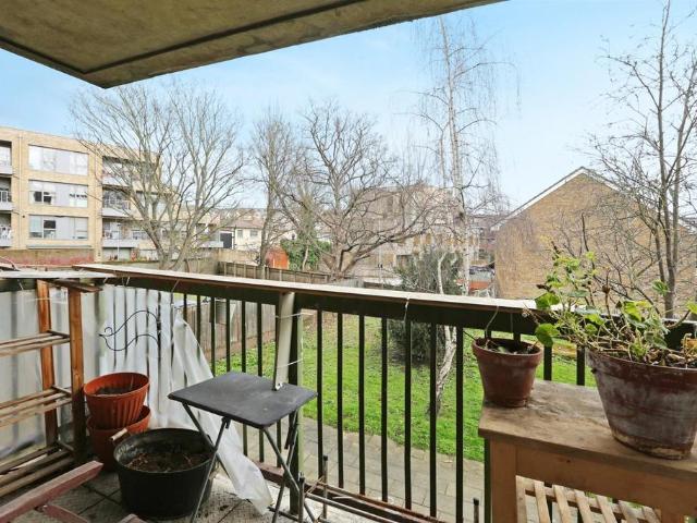 Havil Street, London, SE5 1 bed flat to rent £1,700 pcm £392 pw