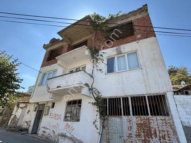 Havran Küçükdere'de Satılık ! 3 Katlı Müstakil Bina