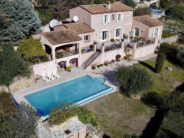 Havre de paix avec piscine et panorama exceptionnel à Seilla. 160m² Seillans