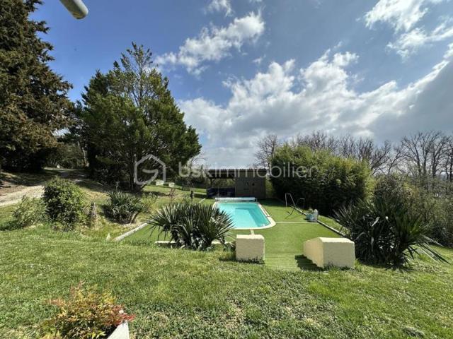 Havre de paix avec vue imprenable sur les Pyrénées GIMONT, maison familiale T7 de 226m2 avec terrain de 12129m2 en partie boisé, pool house, double garage en sous sol et piscine