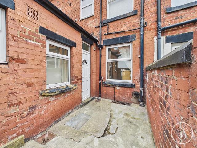 Hawthorn Vale, Chapel Allerton LS7, 1 bed flat to rent, £765 pcm | PrimeLocation