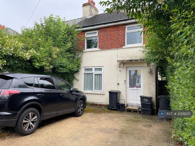 Hawthorn Avenue, Swindon, SN2 3 bed semi detached house to rent £1,245 pcm £287 pw