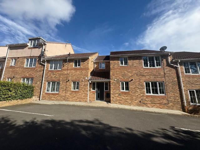 Hawthorn Close, Benwell, Newcastle. 2 bed flat to rent £795 pcm £183 pw
