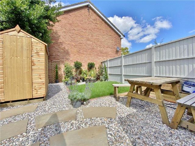 Hawthorn Close, Hounslow, TW5 1 bed terraced house to rent £1,500 pcm £346 pw