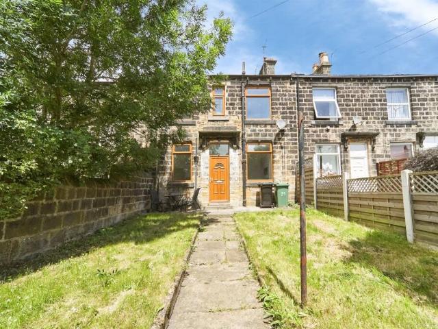 Hawthorn Crescent, Yeadon, Leeds LS19, 2 bed terraced house to rent, £1,000 pcm | PrimeLocation