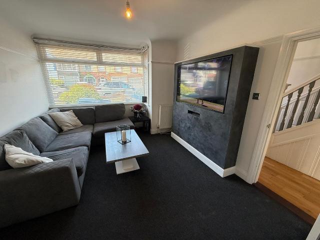 Hawthorn Crescent, Cosham, Portsmouth PO6, 3 bed terraced house to rent, £1,650 pcm | PrimeLocation