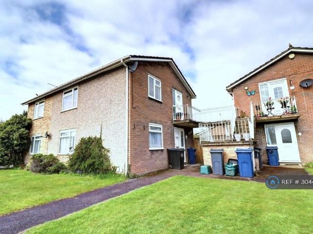 Hawthorn Crescent, High Wycombe, HP15 3 bed maisonette to rent £1,700 pcm £392 pw
