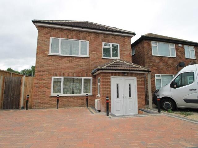 Hawthorn Farm Avenue, Northolt UB5, 4 bed detached house to rent, £2,695 pcm | PrimeLocation