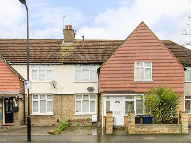 Hawthorn Gardens, South Ealing. Studio to rent £1,200 pcm £277 pw
