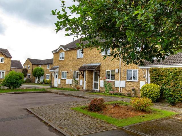 Hawthorn Grove, Carterton. 2 bed terraced house to rent £1,300 pcm £300 pw
