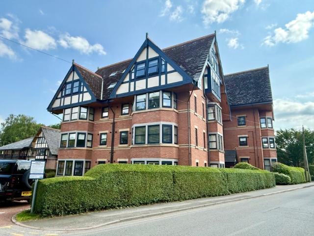Hawthorn Green, Wilmslow, SK9 2 bed apartment to rent £1,750 pcm £404 pw