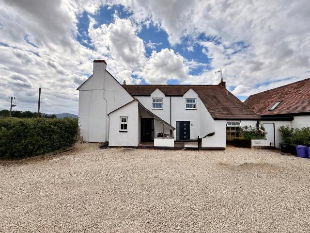 Hawthorn Lane, Malvern, WR13 4 bed property to rent £2,400 pcm £554 pw