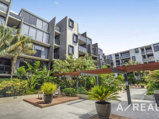 Hawthorn lock and leave with balcony lifestyle appeal